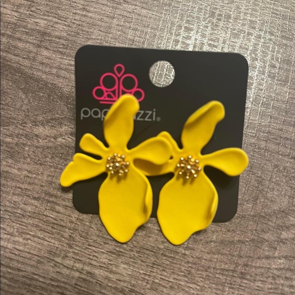 NWT yellow with gold trim post earrings. Very lightweight.